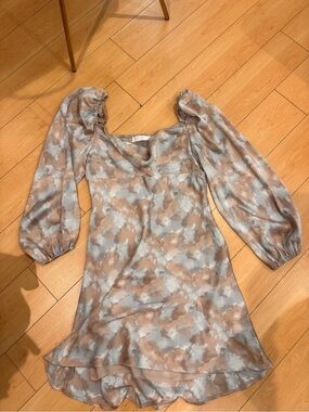 ASTR THE LABEL beige & Gray Watercolor Puff-Sleeve Mini Dress